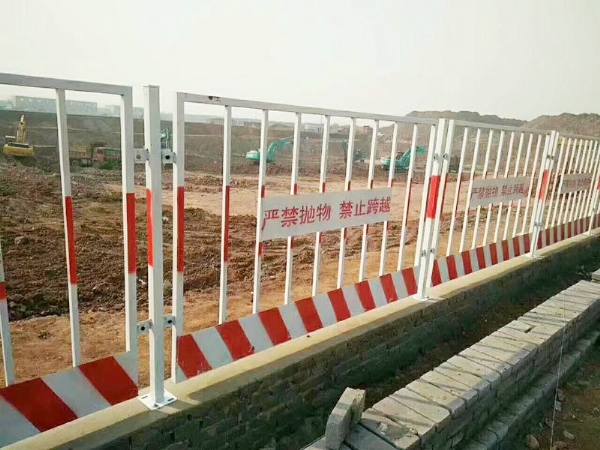 工地基坑防護(hù)欄桿
